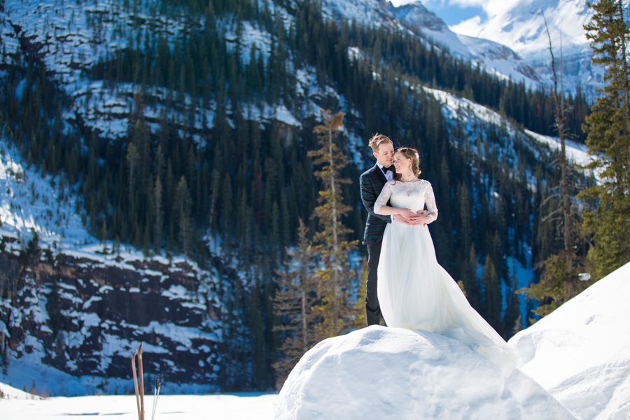 Deer Lodge wedding bride and groom