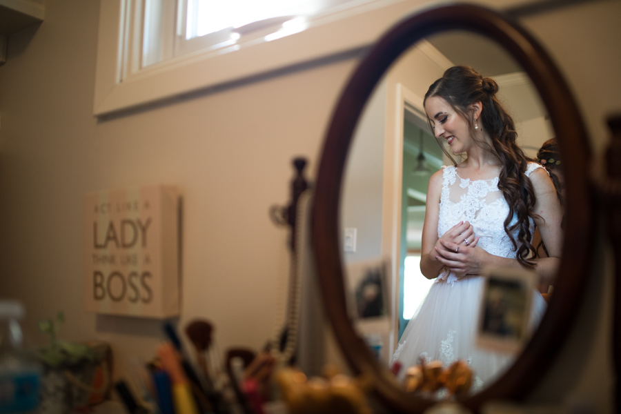 bride getting ready, for wedding at hastings lake gardens