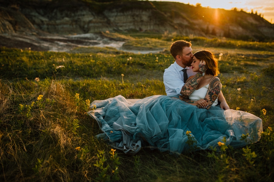day after session bride and groom cuddle in Drumheller alberta in funky stylish clothing. 