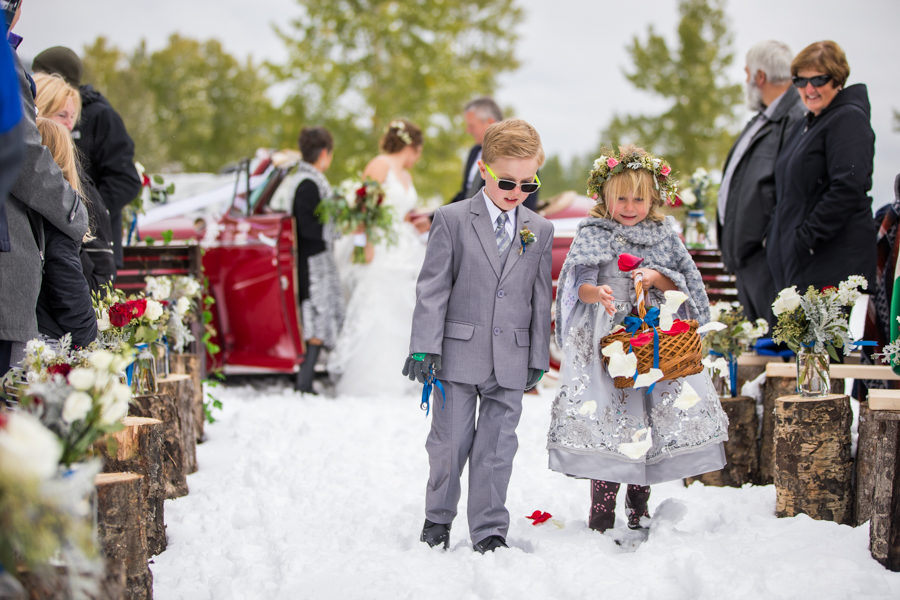 outdoor winter weddings in Hinton Alberta