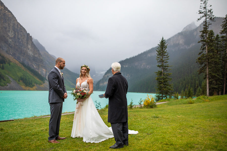 where to get married without people at moraine lake