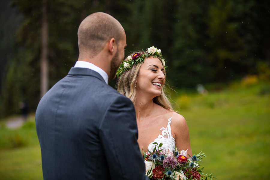 brides at moraine lake