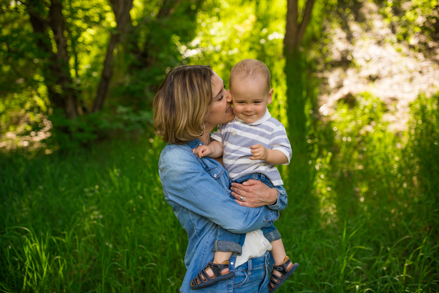 mom and baby snuggling in calgary family photos