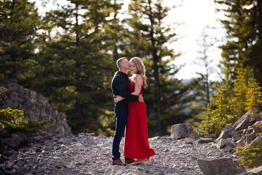 couple kissing in the mountains