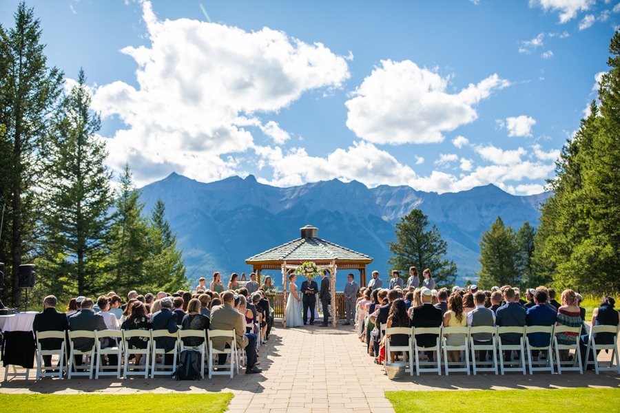 canmore wedding venue - Silvertip golf resort - Silvertip weddings - outdoor ceremony silvertip