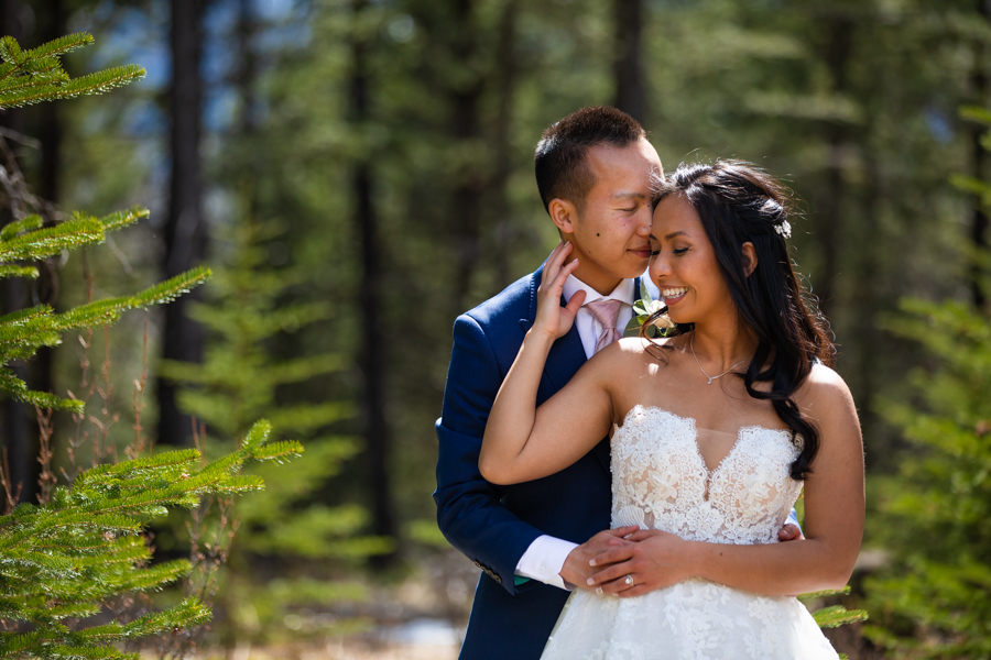 couple eloping in Canmore silvertip