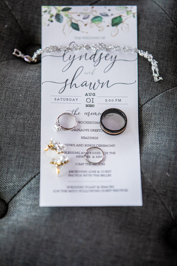 invitation and rings for the wedding day