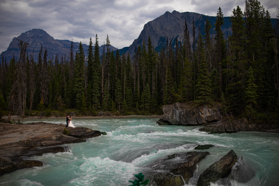 natural bridge emerald lake wedding photos