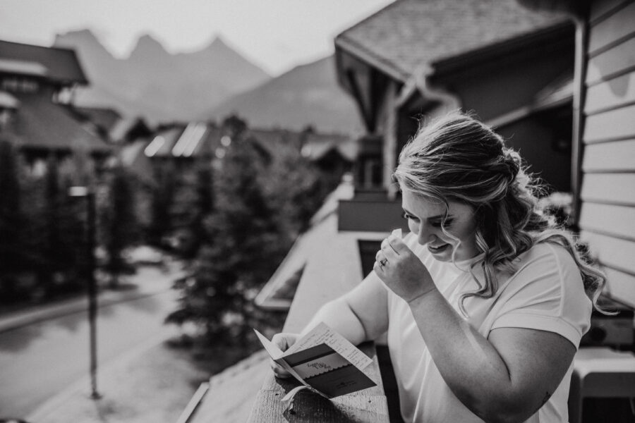 bride reading a note