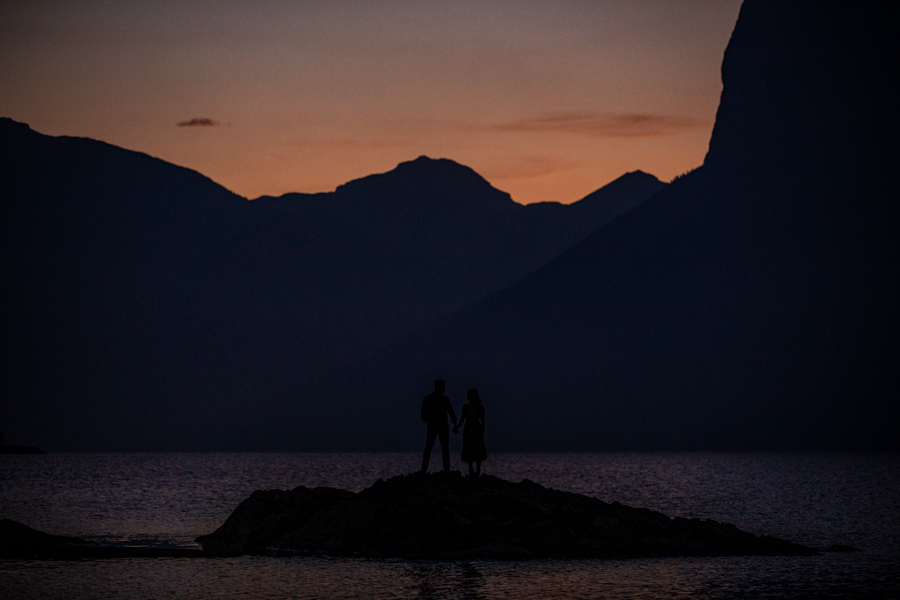 sunrise photos at lake minnewanka