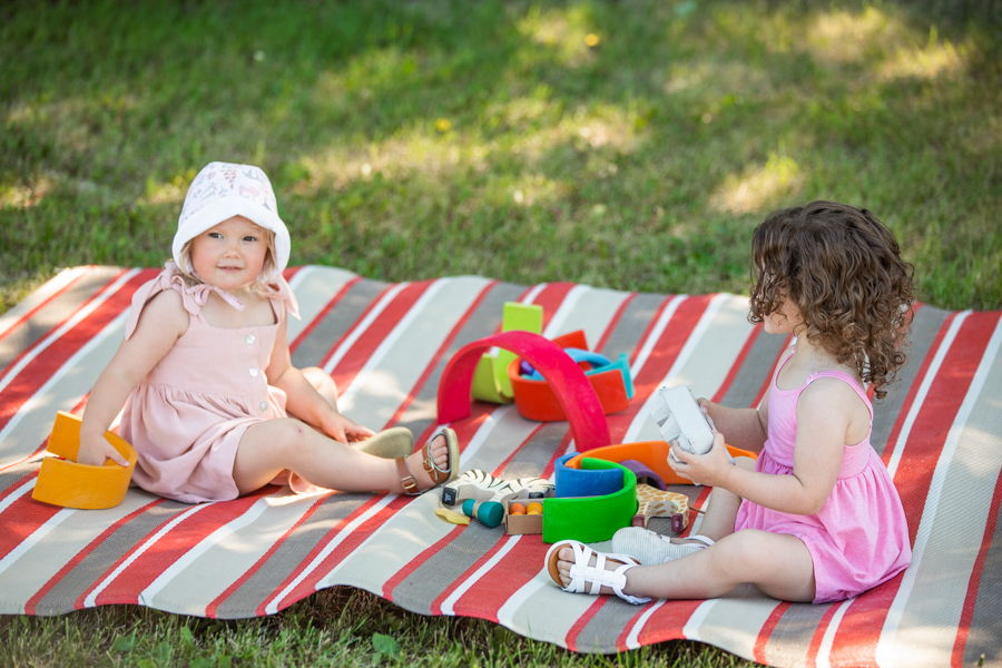 cute cousines playing