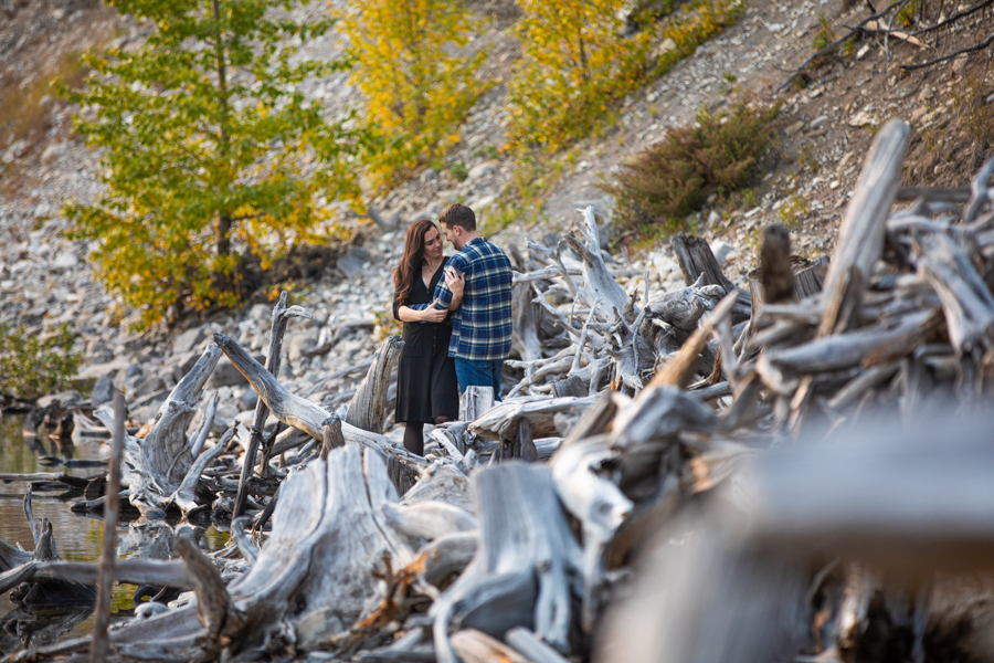 couple kissing in driftwood